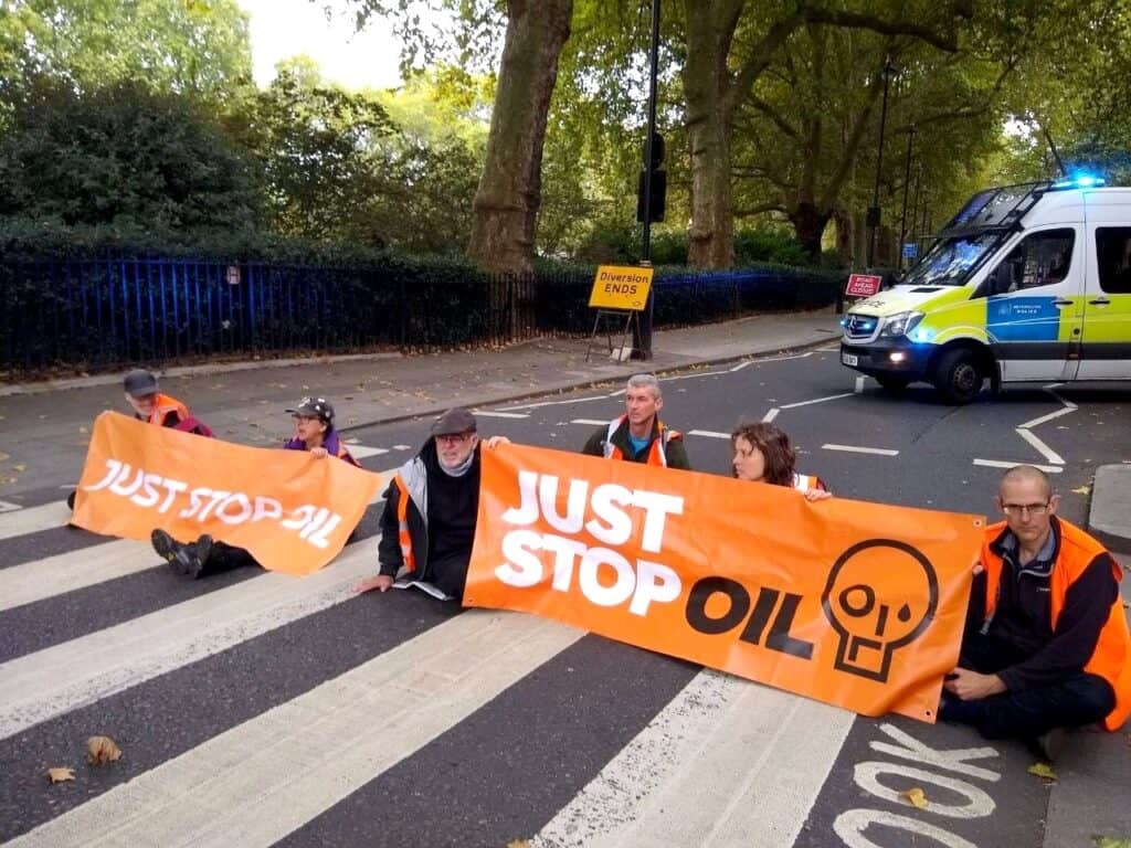 Just Stop Oil block approach roads to Lambeth Bridge